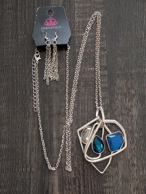 Paparazzi Blue Necklace & Earrings Set NWT